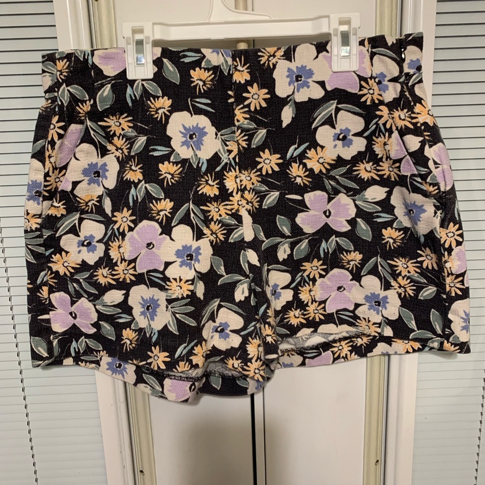 Gap floral flat pocket shorts